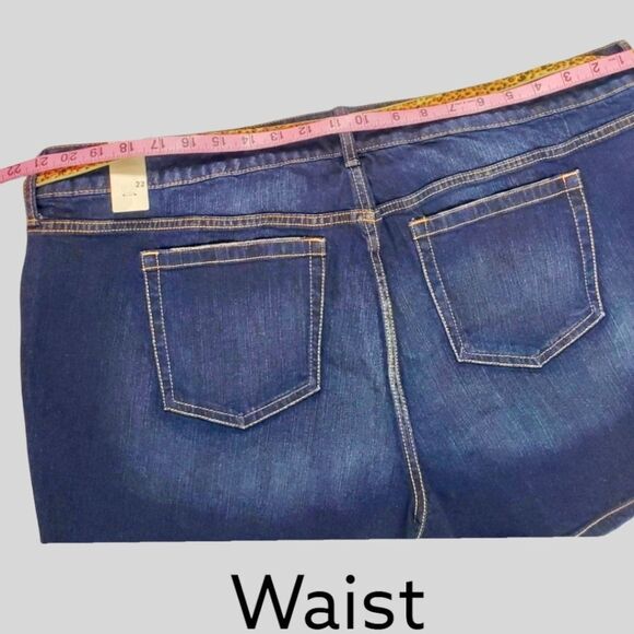 TORRID PLUS SIZE DENIM LOW RISE SHORTS - Picture 5 of 12